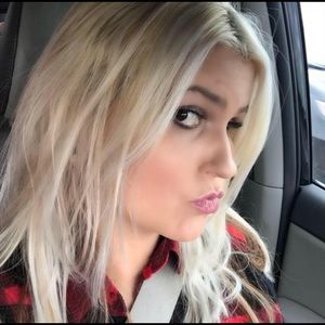 Meet your Posher, Courtney